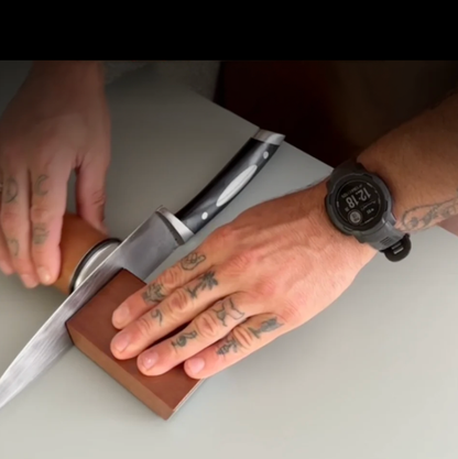 Knivslip med magnetisk vinkelguide