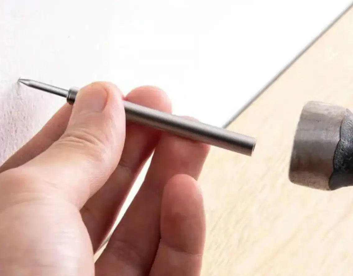 Kaksikärkinen naula 2-in-1 – nopea ja työkaluton kiinnitysratkaisu puu-, paneeli- ja huonekalurakentamiseen