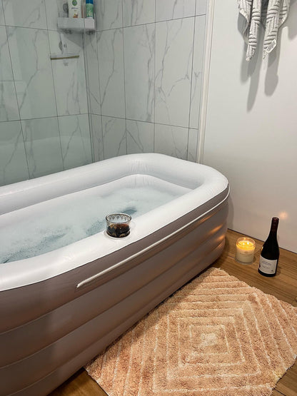 Tubble Royale - inflatable bathtub